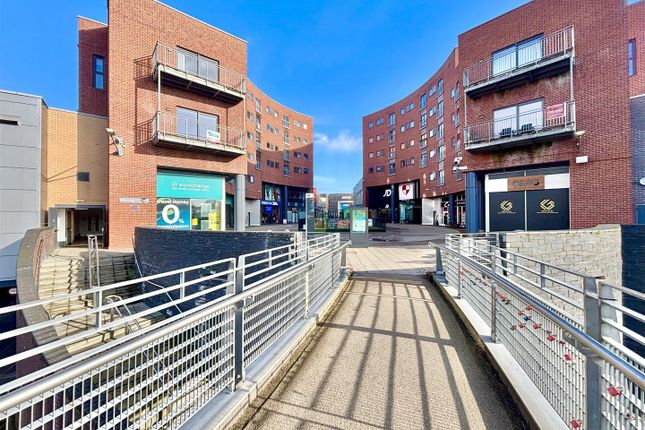 2 bed property, in Meadow Court, £109,000