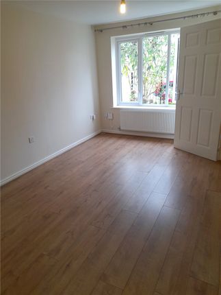 3 bed property, in Myrtlebury Way, £250,000