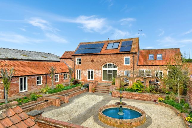 4 bed property, in The Furrows, £900,000