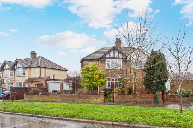 3 bed property, in Raeburn Avenue, £675,000
