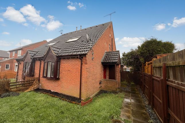 1 bed property, in Emberton Park, £80,000