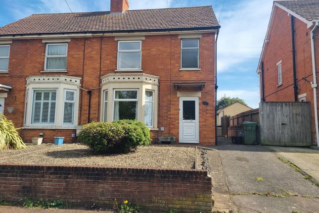 3 bed property, in Priory Avenue, £200,000