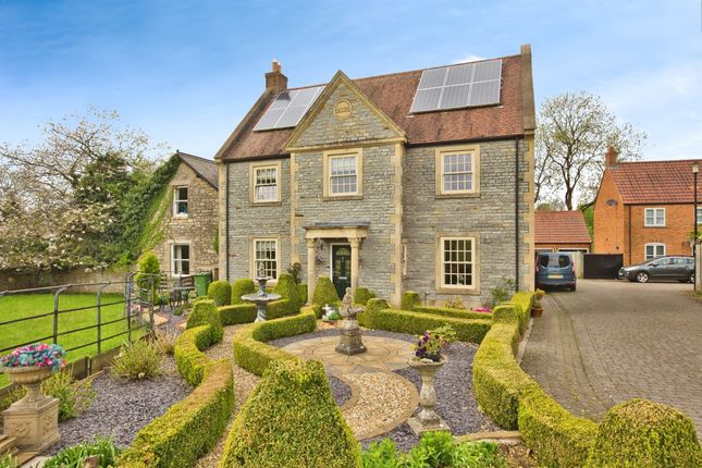 5 bed property, in The Budds, £550,000