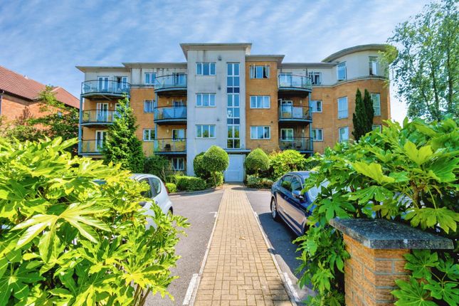 2 bed property, in Hill Lane, £220,000