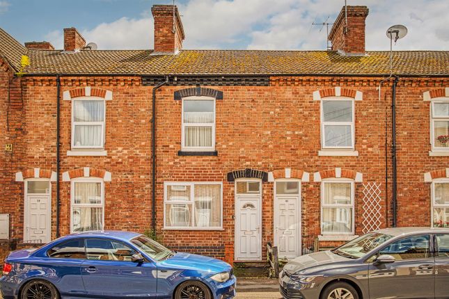 2 bed property, in Blackpool Street, £120,000