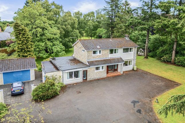 4 bed property, in The Hollow, £725,000