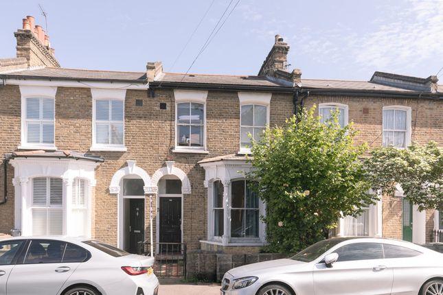 4 bed property, in Hunsdon Road, £430,000
