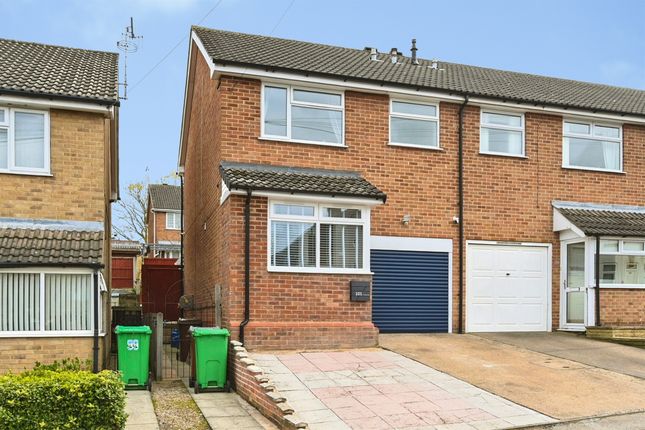 2 bed property, in St. Albans Road, £180,000
