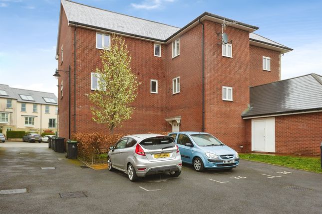 2 bed property, in Mampitts Lane, £160,000