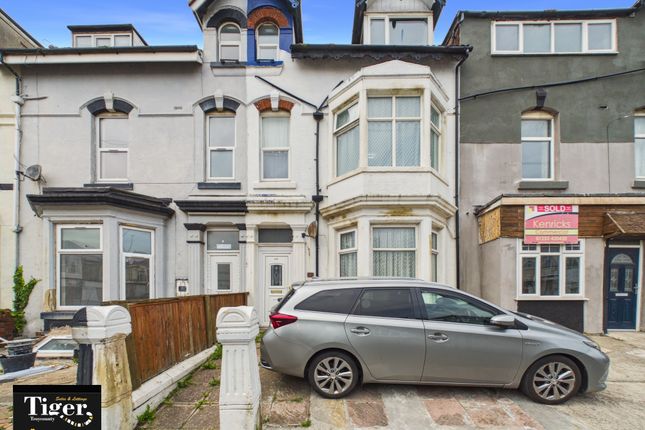 5 bed property, in Lytham Road, £100,000