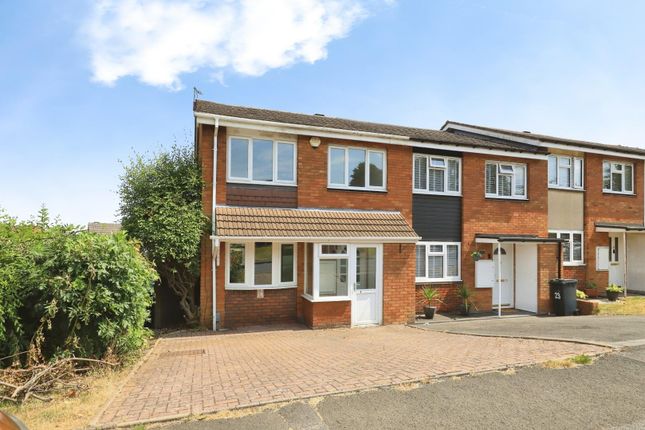 3 bed property, in Hollywell Street, £210,000