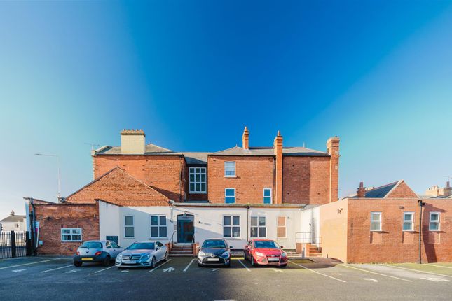 1 bed property, in Grimsby Road, £65,000