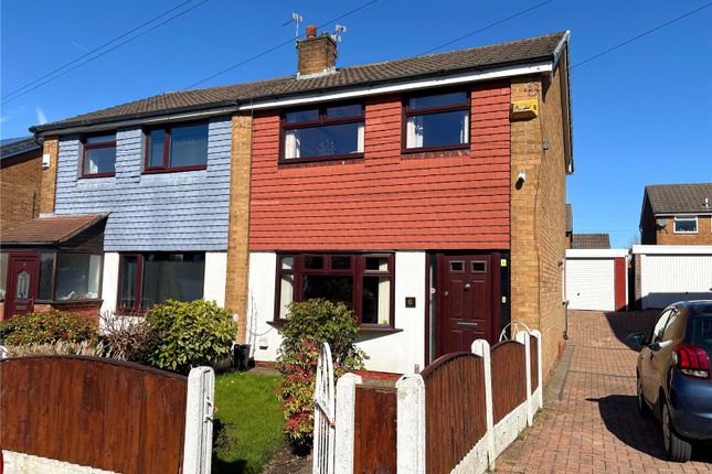 3 bed property, in Burnside Close, £200,000
