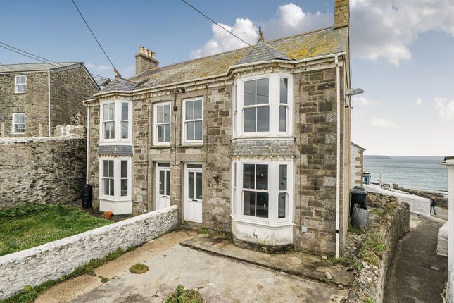 4 bed property, in Porthleven, £495,000