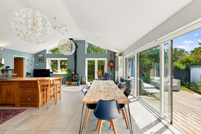 3 bed property, in Park Walk, £430,000