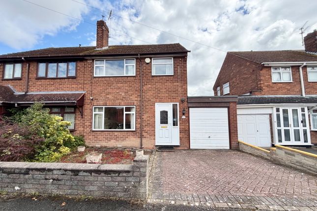 3 bed property, in Lyttleton Close, £220,000