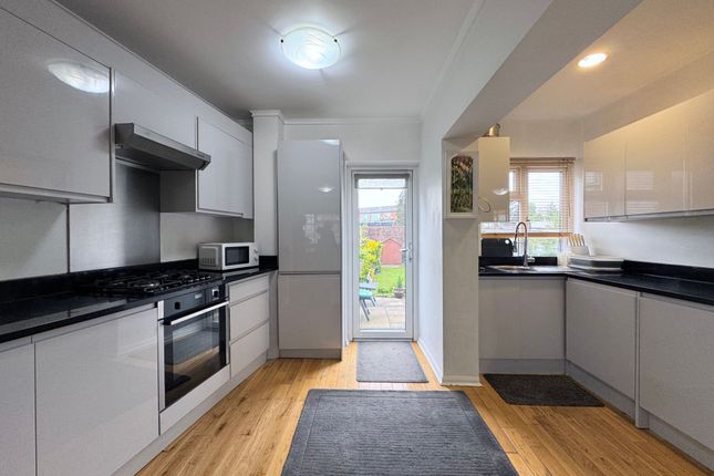 3 bed property, in The Greenway, £675,000