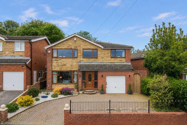 5 bed property, in Woodland Rise, £475,000