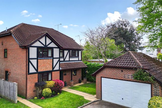 4 bed property, in Windsor Gardens, £800,000