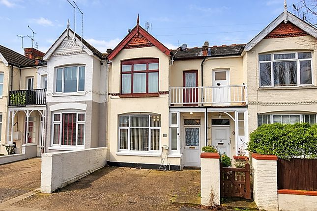 2 bed property, in Douglas Road, £190,000