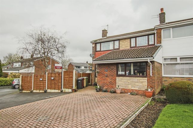 4 bed property, in Hough Fold Way, £264,500