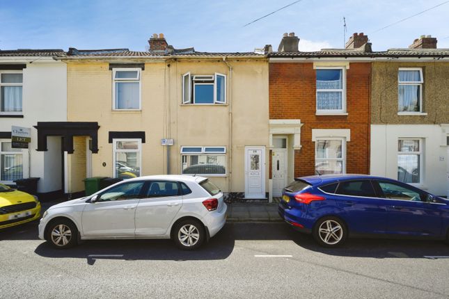 2 bed property, in Manchester Road, £210,000