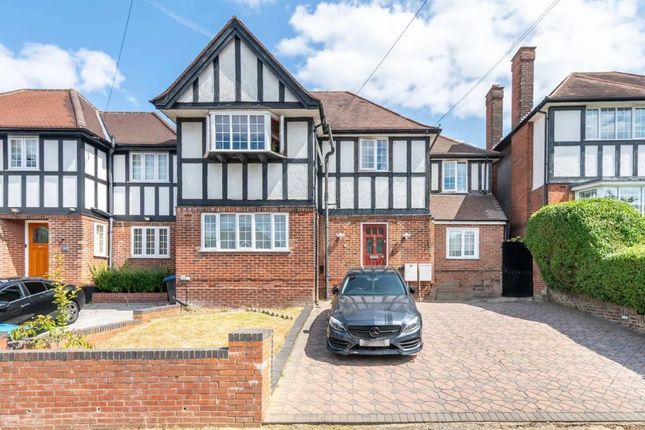 5 bed property, in Barn Way, £1,100,000