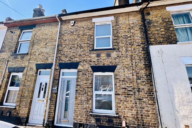 2 bed property, in Charles Street, £240,000