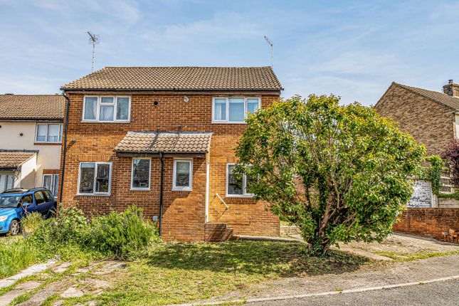 2 bed property, in Ridgemont Road, £230,000