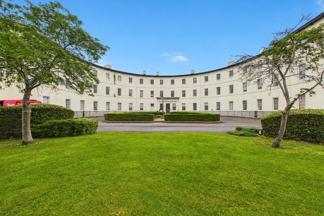 2 bed property, in The Crescent, £155,000