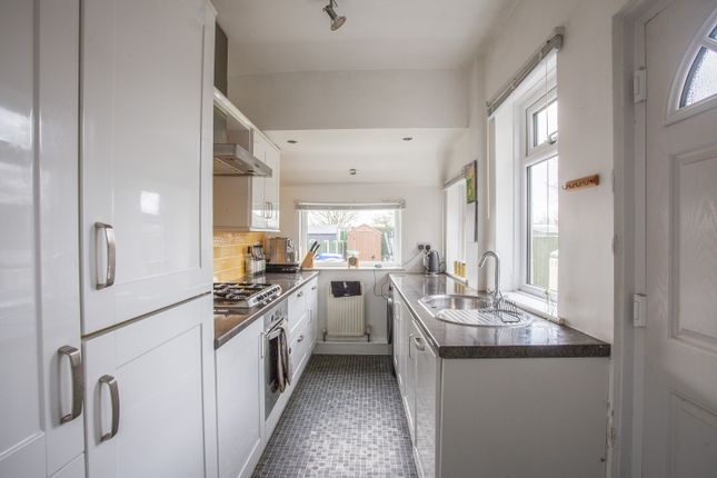 2 bed property, in Victoria Road, £155,000