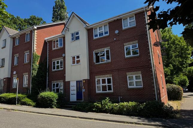 2 bed property, in Finbars Walk, £125,000