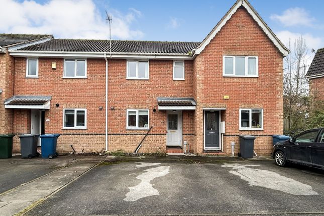 2 bed property, in Syon Park Close, £225,000