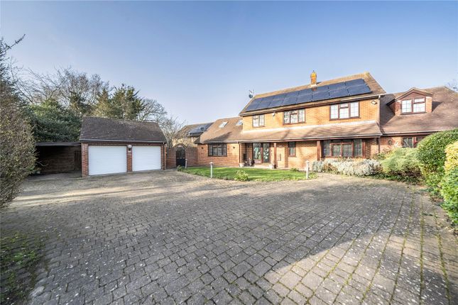 5 bed property, in Cobblestones, £975,000
