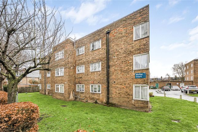 4 bed property, in Moffatt Court, £400,000