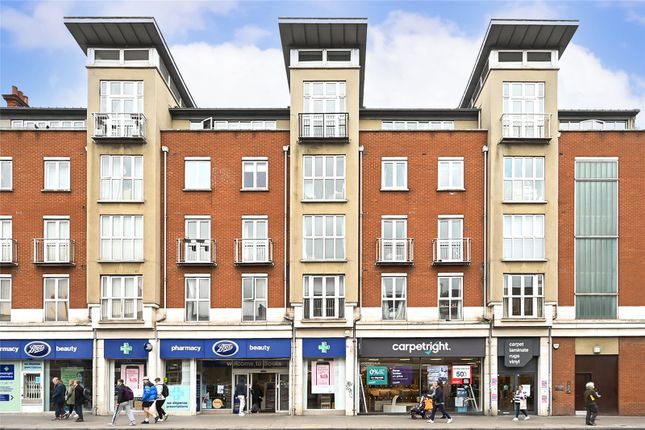 2 bed property, in 168 Clapham High Street, £400,000