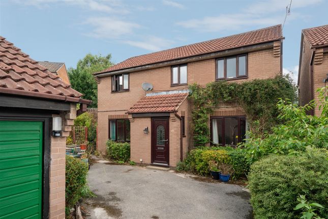 4 bed property, in Hawleys Close, £375,000
