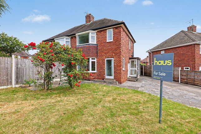 2 bed property, in Morley Avenue, £180,000