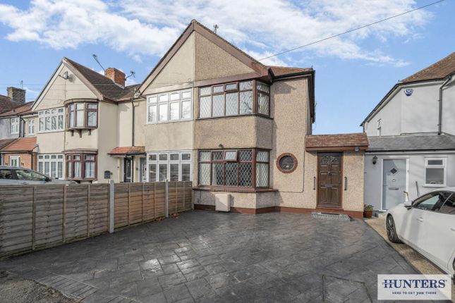 2 bed property, in Harborough Avenue, £450,000