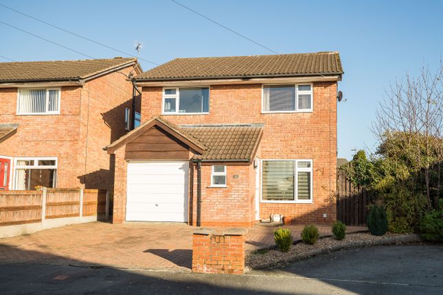 4 bed property, in Cledwen Drive, £290,000