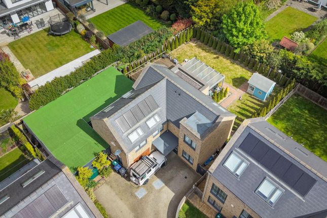 4 bed property, in Well Grove, £1,450,000