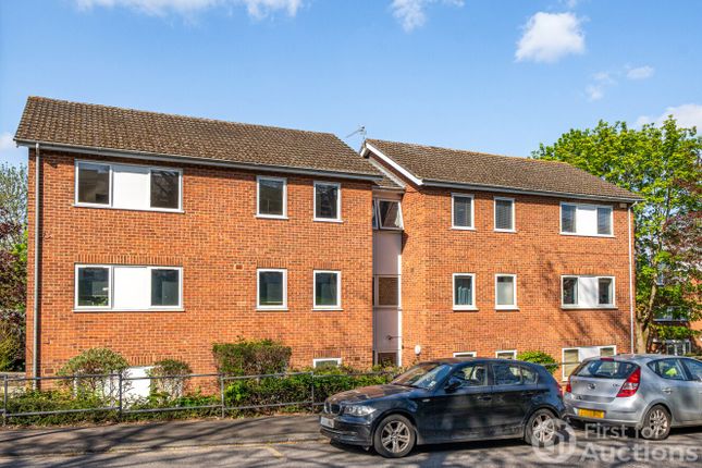 2 bed property, in Sylvan Road, £170,000