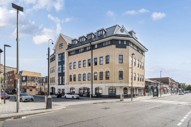 1 bed property, in London Road, £165,000