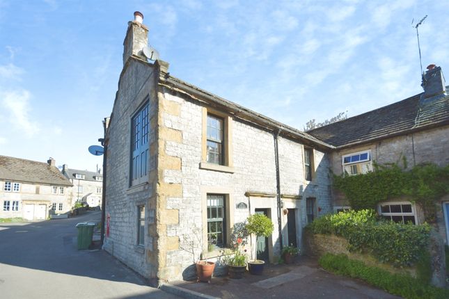 3 bed property, in Market Square, £375,000