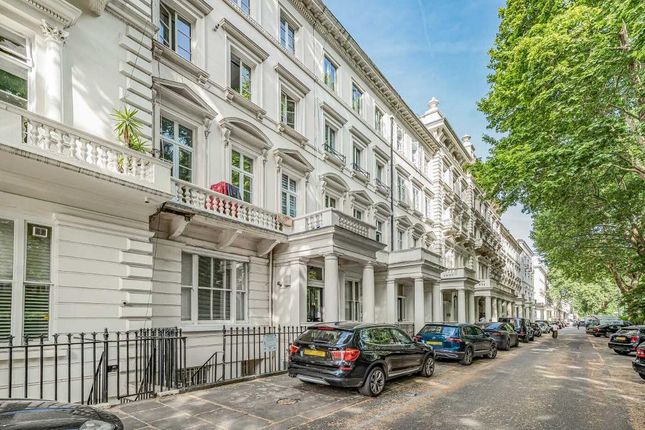 1 bed property, in Westbourne Terrace, £425,000