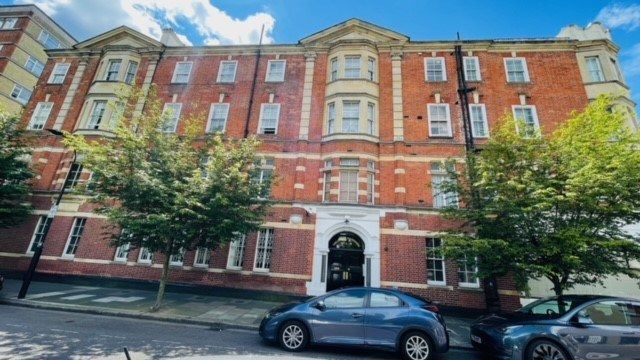 3 bed property, in Wellesley Mansions, £699,950