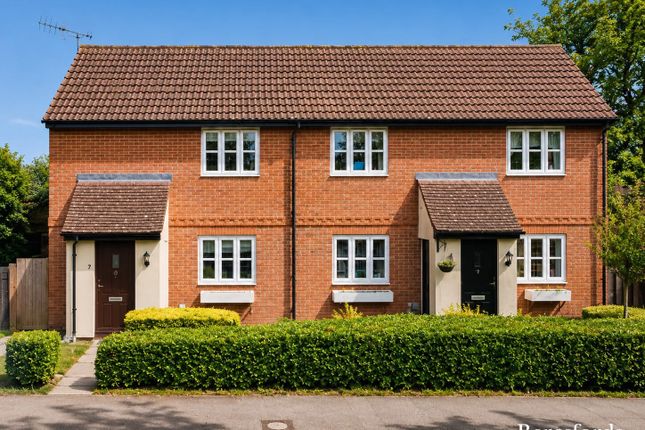 2 bed property, in Coxbridge Court, £425,000