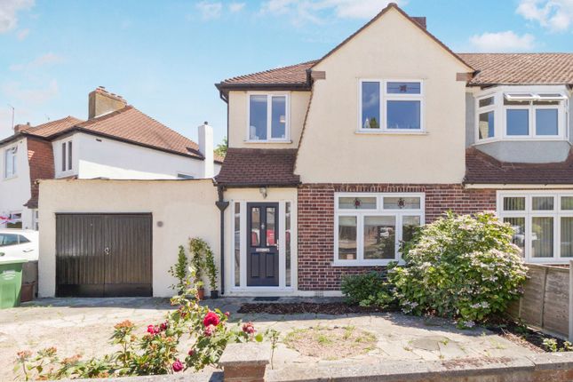 3 bed property, in Arlington Close, £575,000