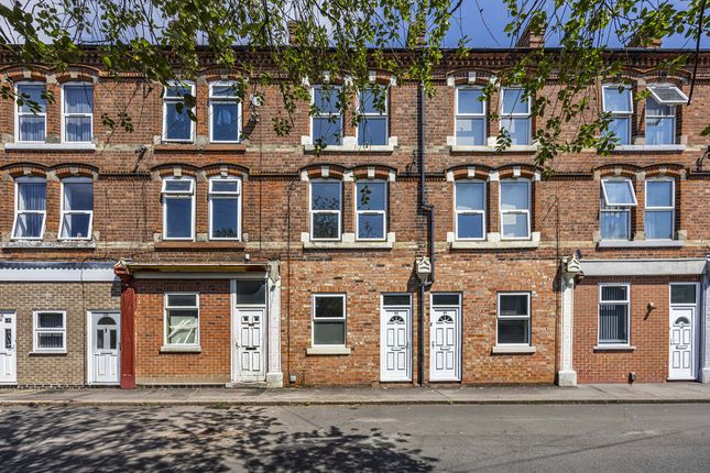 4 bed property, in Lincoln Street, £135,000
