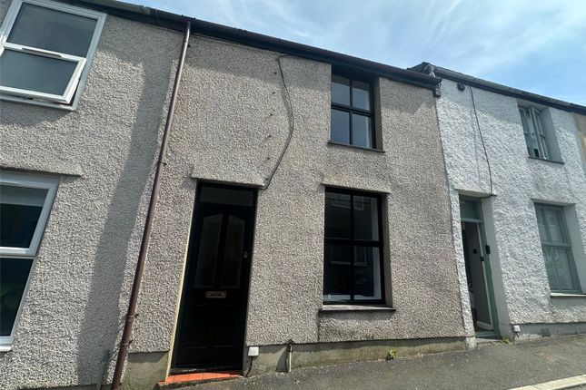 2 bed property, in Snowdon Street, £180,000